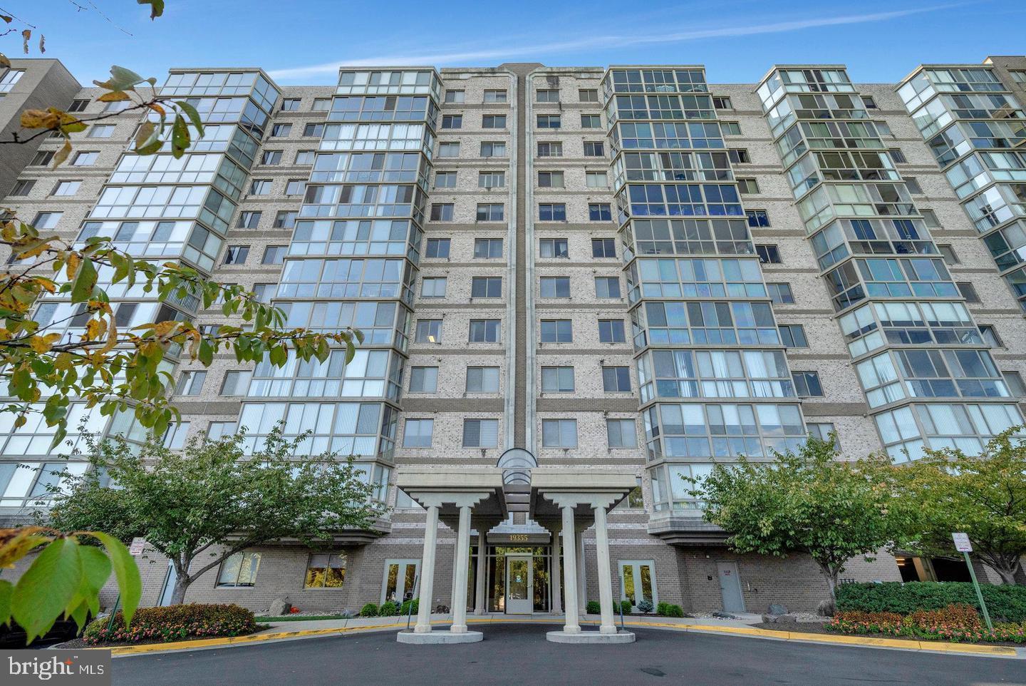 19355 Cypress Ridge Terrace, Unit 1122 Leesburg, VA 20176 - Photo 4 of 25 a front view of a building