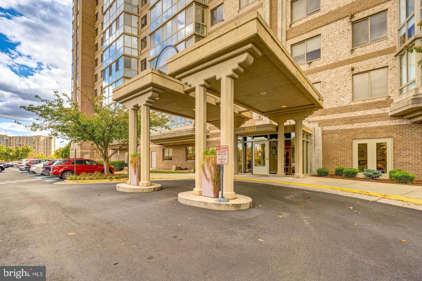 19355 Cypress Ridge Terrace, Unit 1122 Leesburg, VA 20176 - Photo 5 of 25 a view of a building with street view