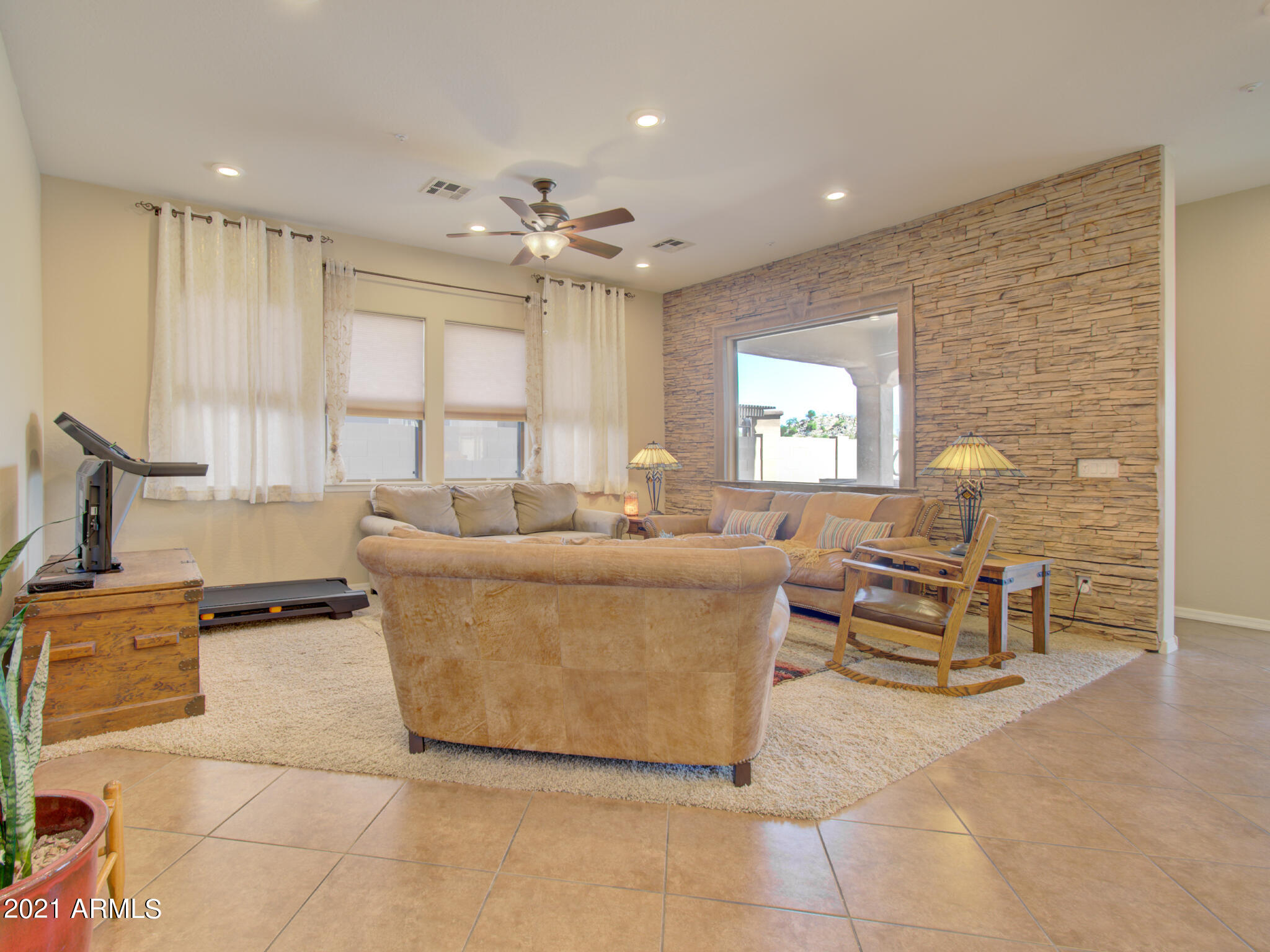 18355 Verdin Road Goodyear, AZ 85338 - Photo 5 of 39 14