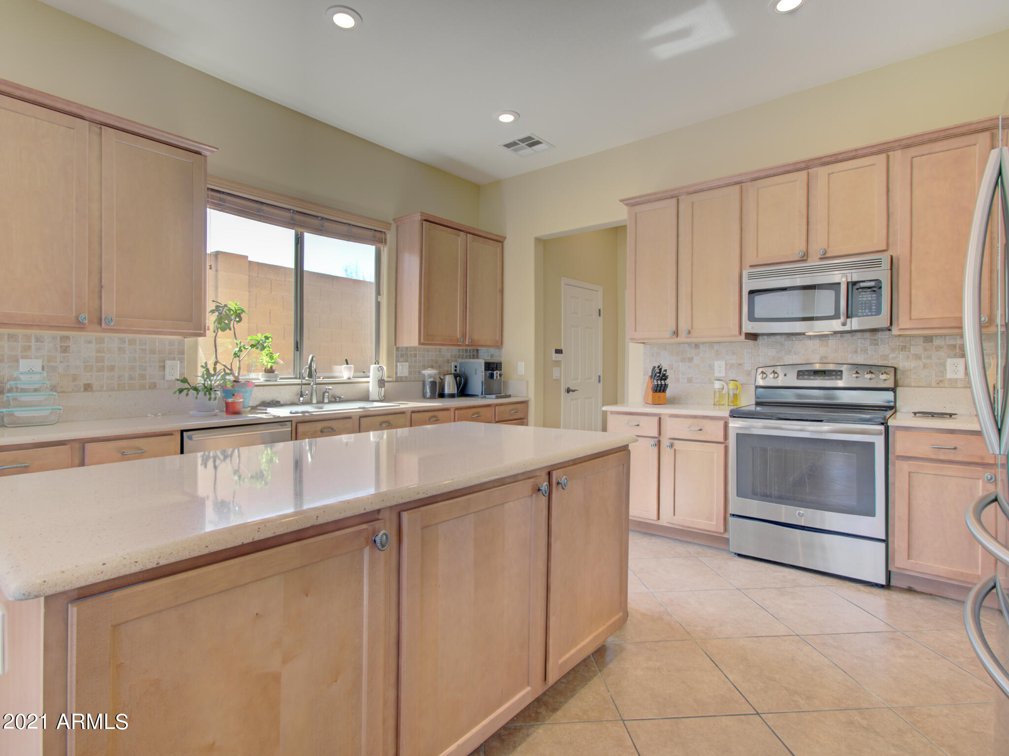 18355 Verdin Road Goodyear, AZ 85338 - Photo 8 of 39 24