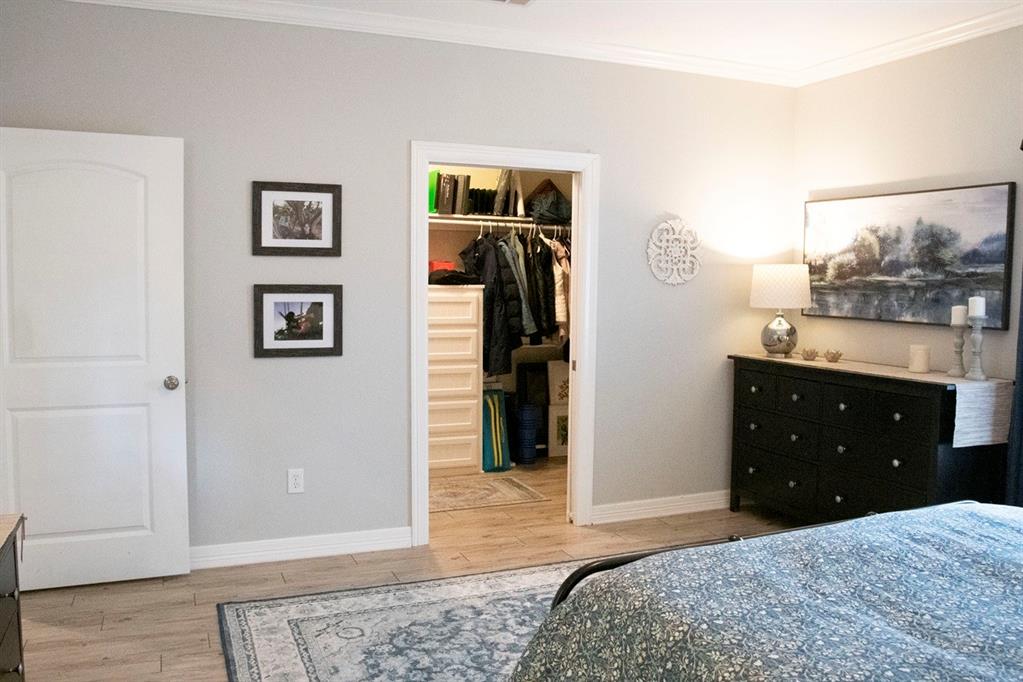 298 Redbud A Mexia, TX 76667 - Photo 16 of 40 a bedroom with a bed and a dresser