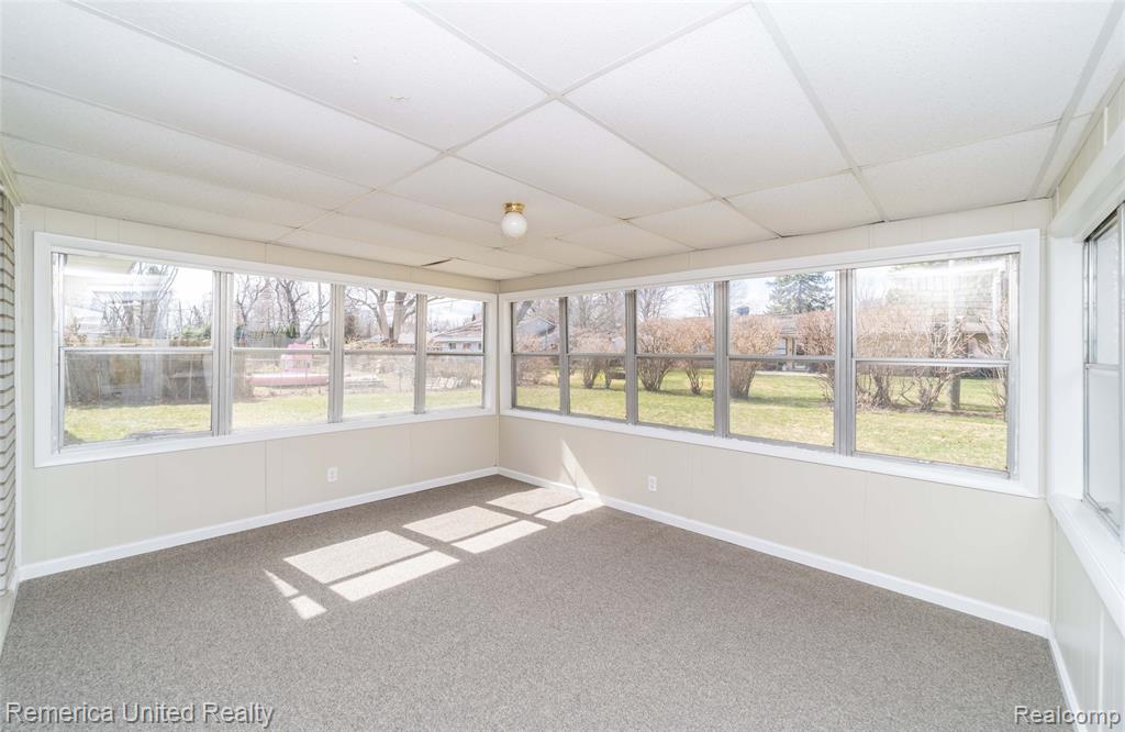 945 North Commerce Road Commerce Township, MI 48382 - Photo 39 of 59