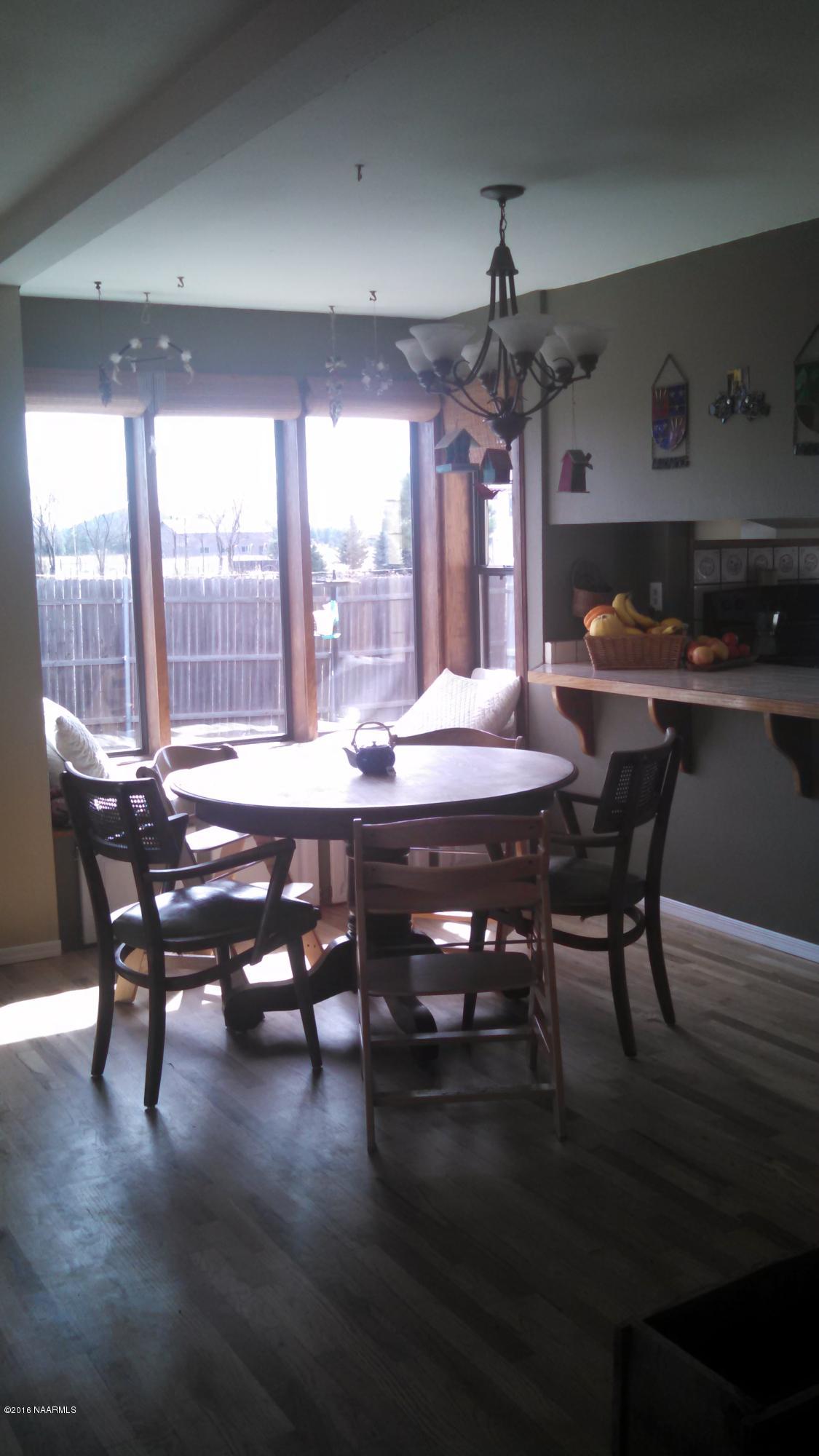 3224 Government Prairie Road Parks, AZ 86018 - Photo 12 of 27 Dining