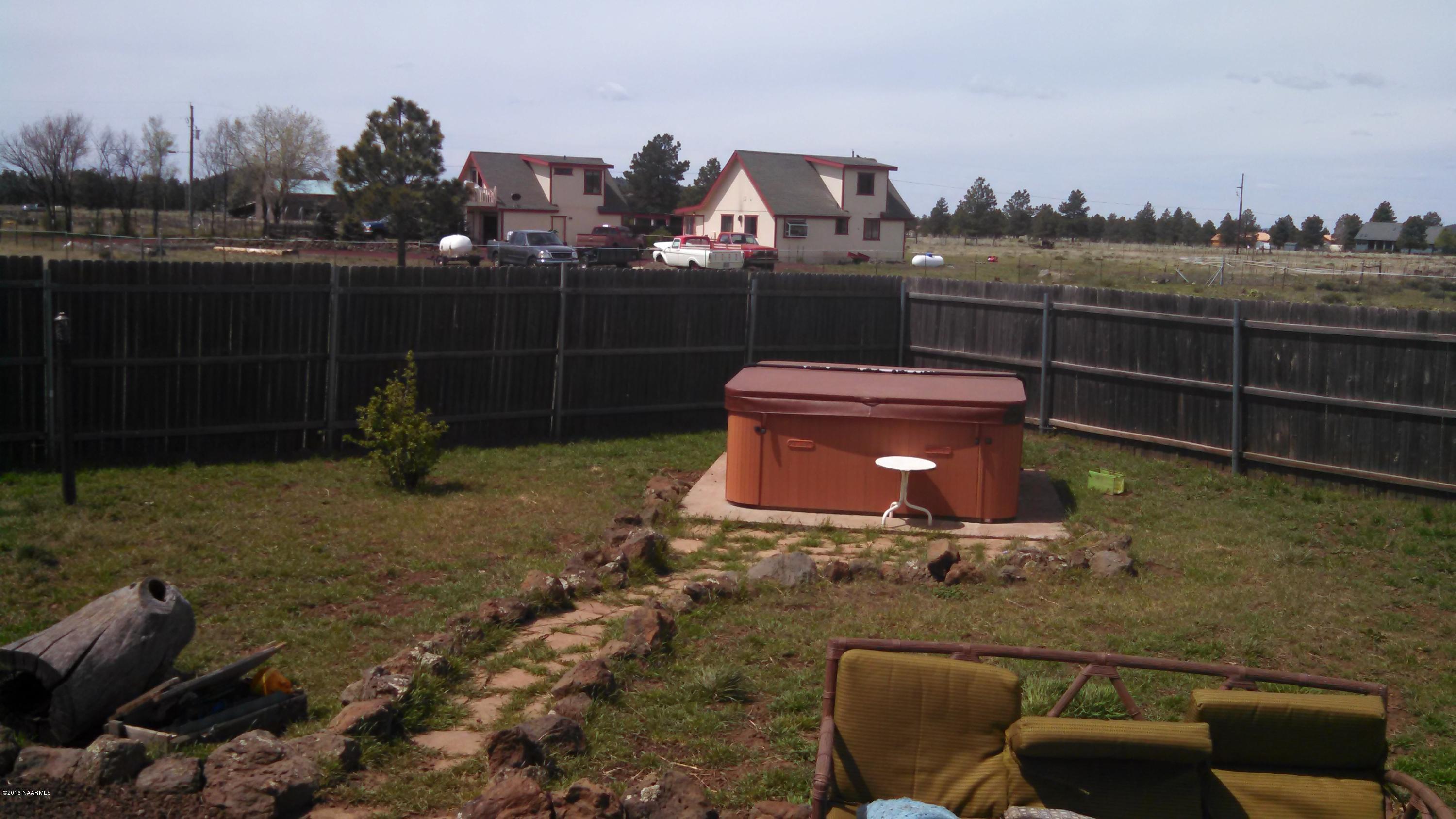 3224 Government Prairie Road Parks, AZ 86018 - Photo 18 of 27 Jacuzzi