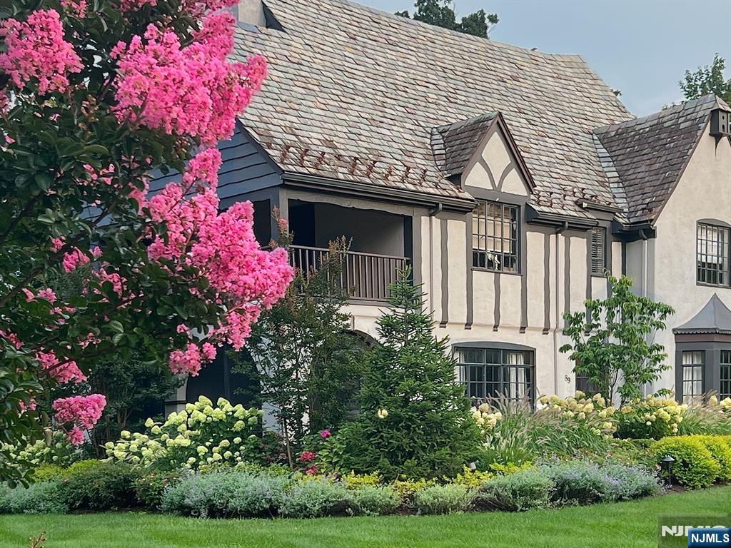 89 Douglas Road Glen Ridge, NJ 07028 - Photo 2 of 49