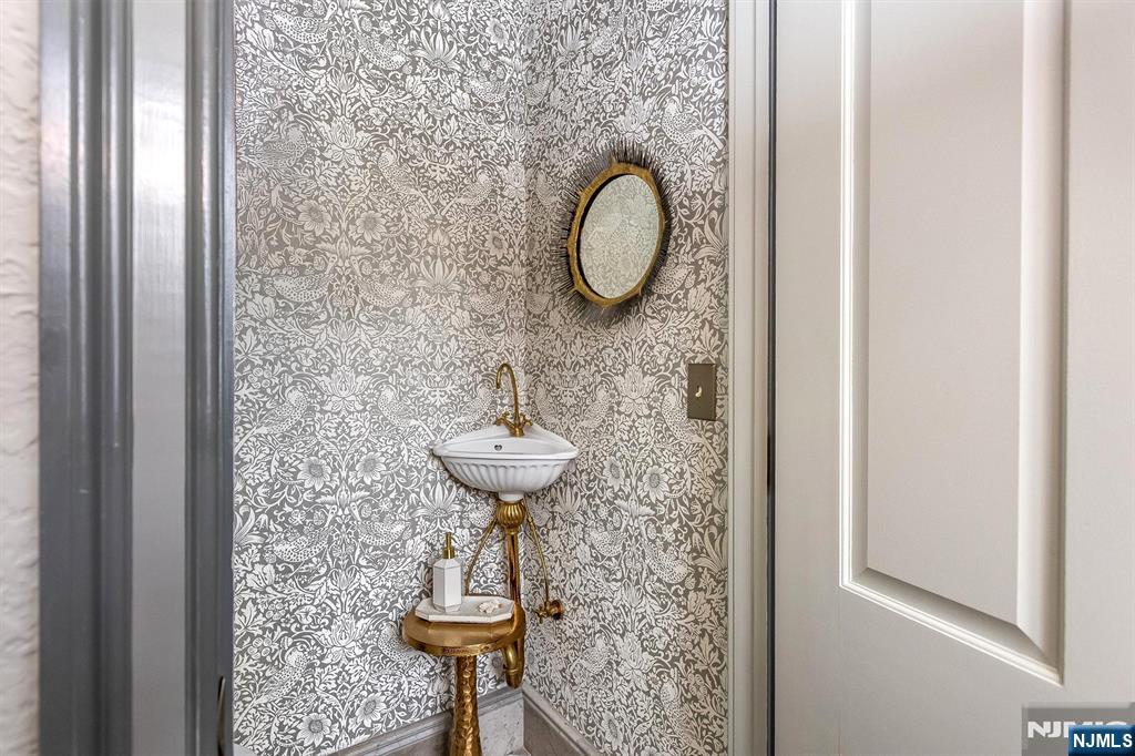 89 Douglas Road Glen Ridge, NJ 07028 - Photo 21 of 49