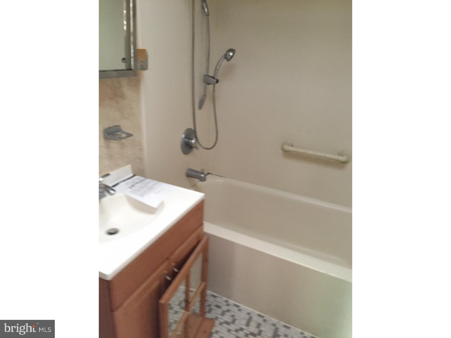 33 Sunshine Road Upper Darby, PA 19082 - Photo 11 of 12