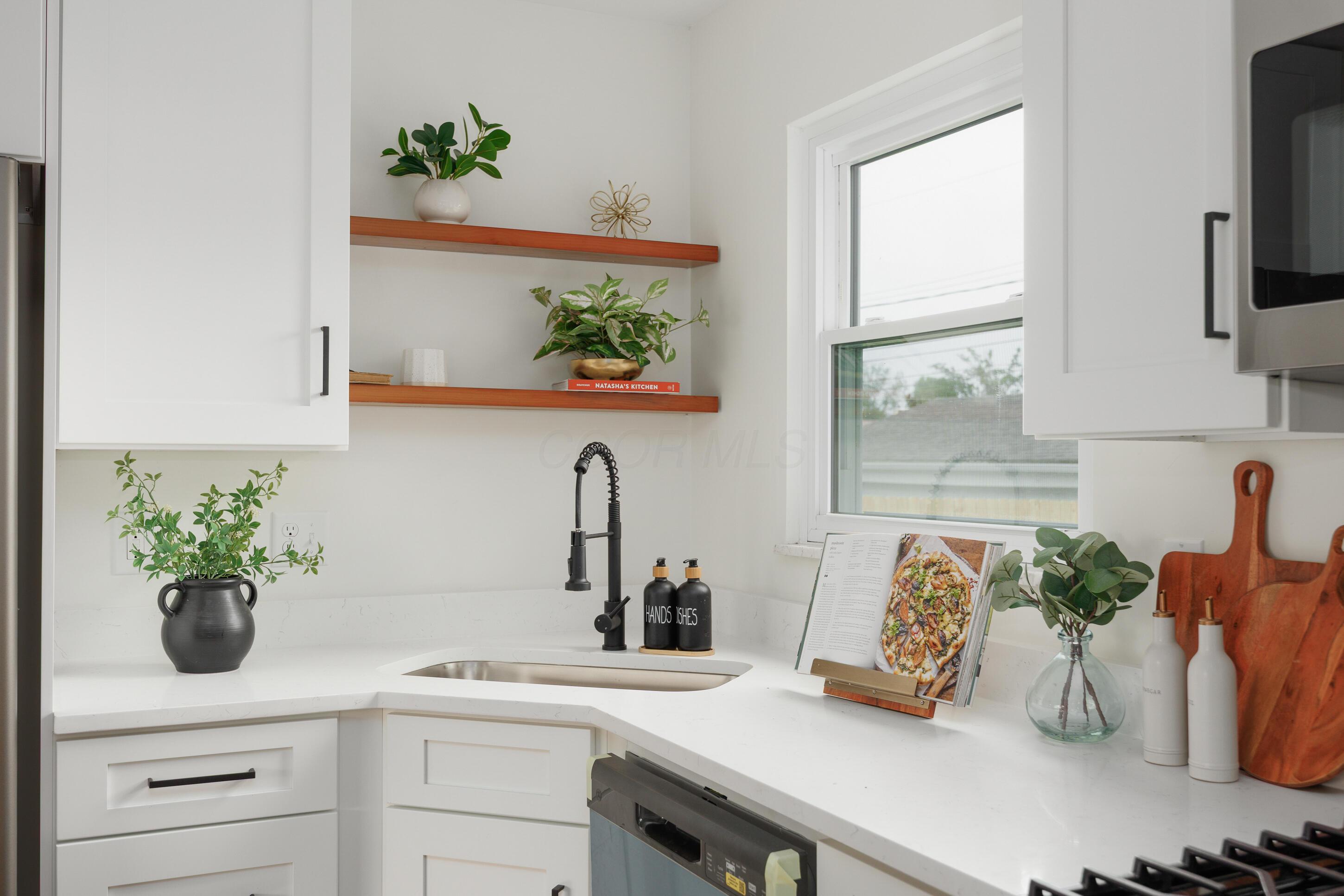 1079 Loring Road Columbus, OH 43224 - Photo 15 of 48 Kitchen