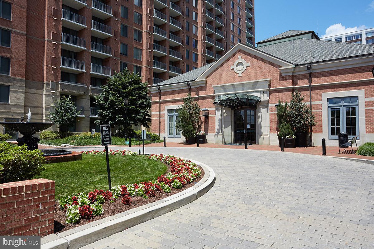 Highly desired building - 24 hour concierge