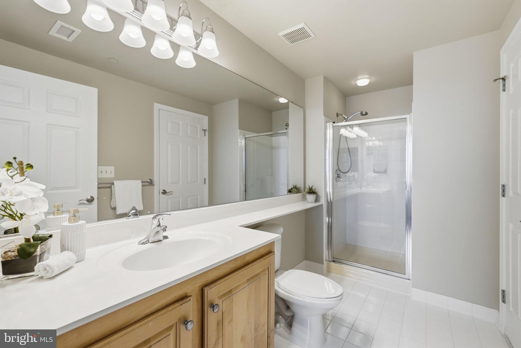 11710 Old Georgetown Road, Unit 1414 North Bethesda, MD 20852 - Photo 13 of 33 Bath 1 walk in shower