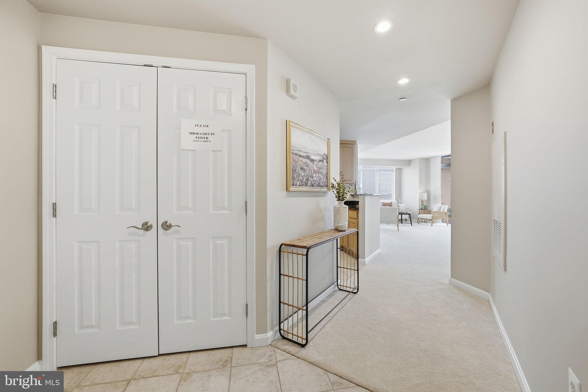 11710 Old Georgetown Road, Unit 1414 North Bethesda, MD 20852 - Photo 3 of 33 Large foyer
