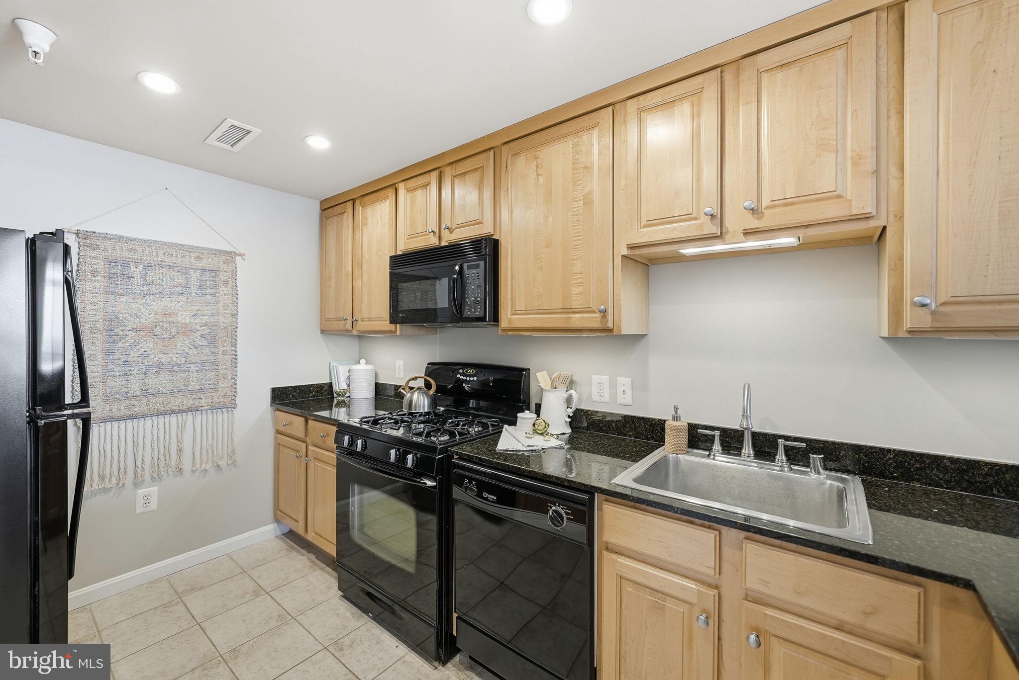 11710 Old Georgetown Road, Unit 1414 North Bethesda, MD 20852 - Photo 8 of 33 Kitchen
