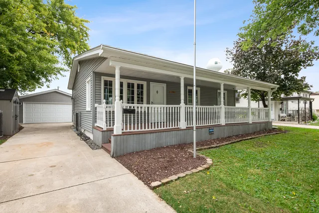 $2,700 | 8818 Fairway Drive, Orland Park, IL 60462