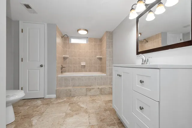 $2,700 | 8818 Fairway Drive, Orland Park, IL 60462