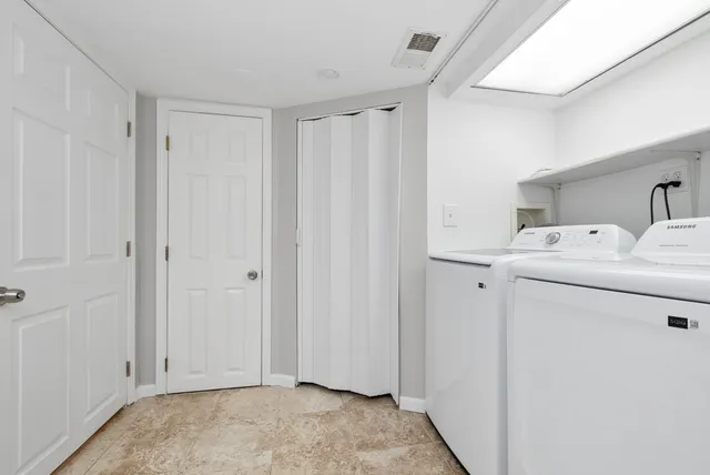 $2,700 | 8818 Fairway Drive, Orland Park, IL 60462