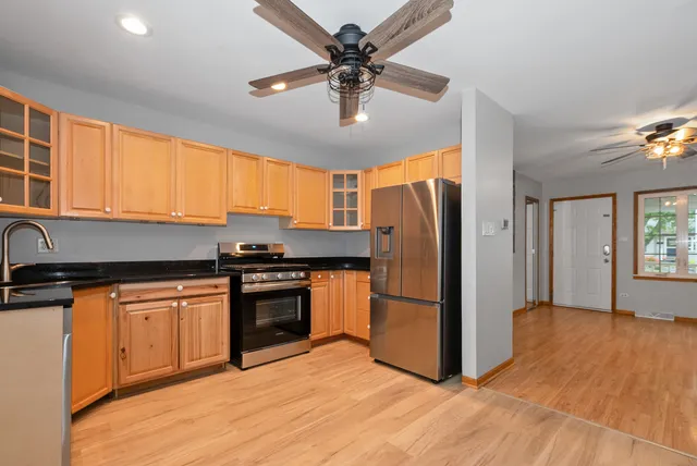 $2,700 | 8818 Fairway Drive, Orland Park, IL 60462