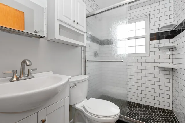 $2,700 | 8818 Fairway Drive, Orland Park, IL 60462