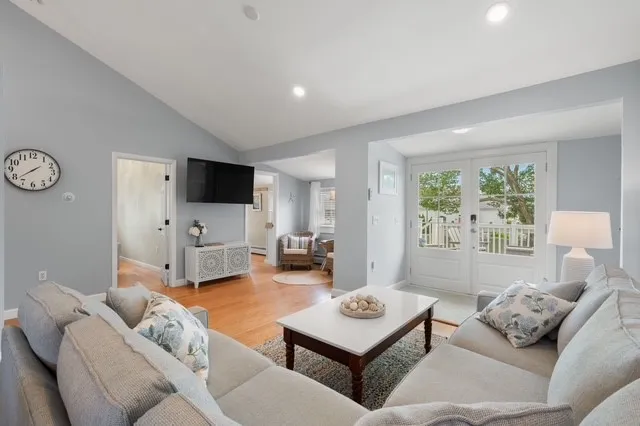 $2,600 | 6 Richmond Drive, Unit 1, Westerly, RI 02891