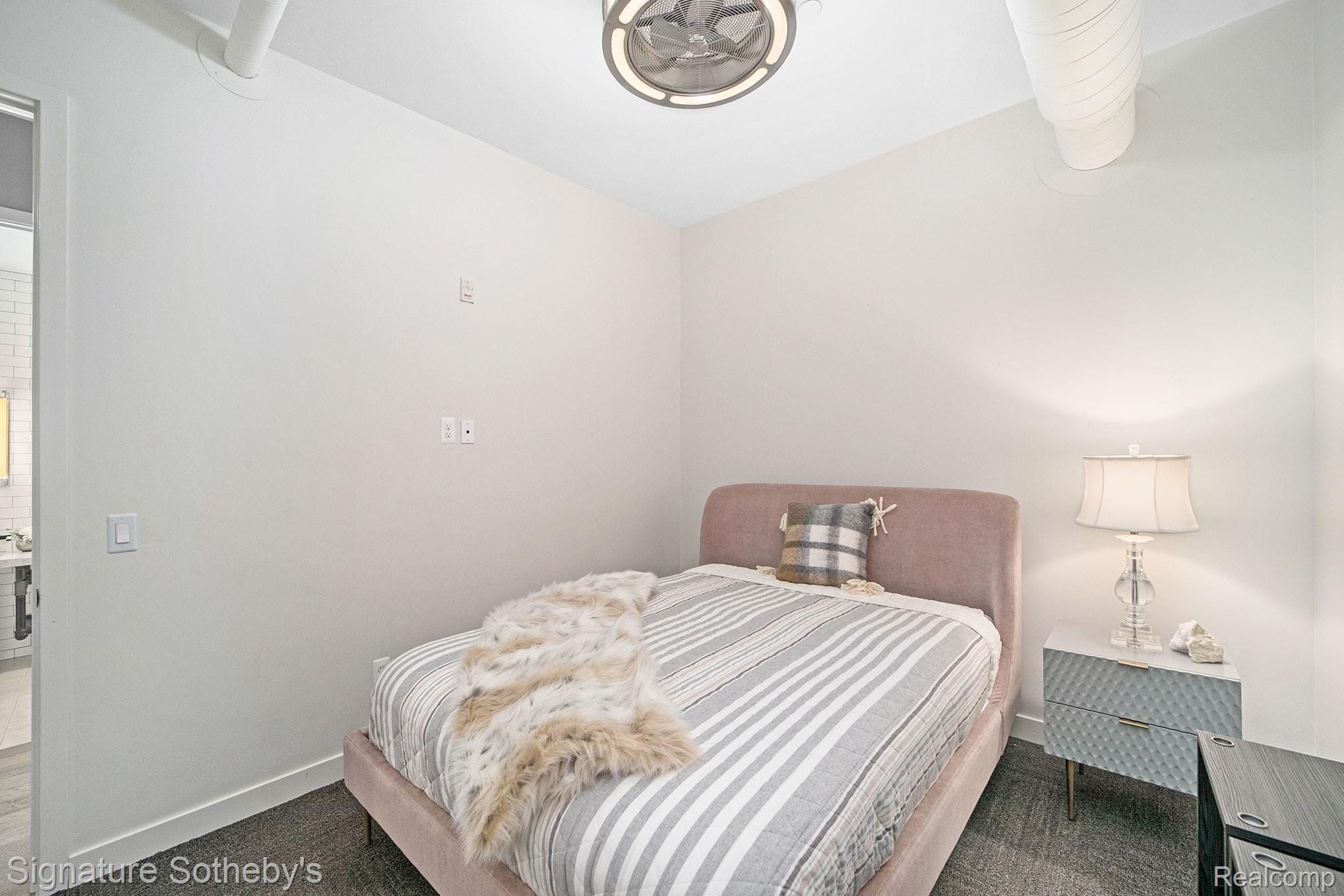 804 North Main Street, Unit 2D Rochester, MI 48307 - Photo 16 of 25 15.jpg