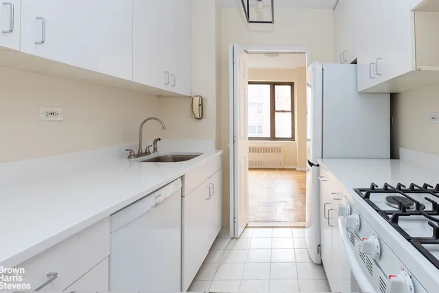 $669,000 | 55 East End Avenue, Unit 5F | Upper East Side