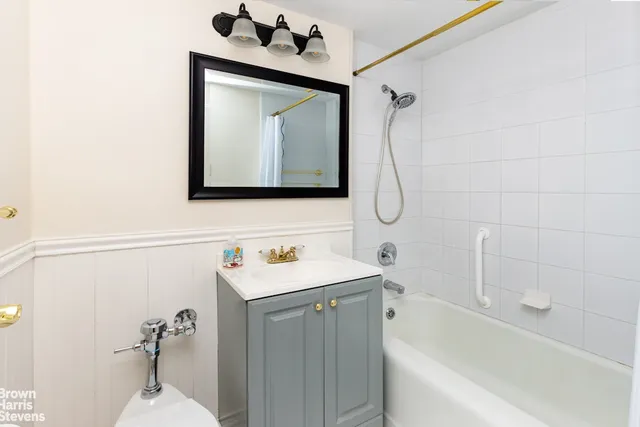 $669,000 | 55 East End Avenue, Unit 5F | Upper East Side