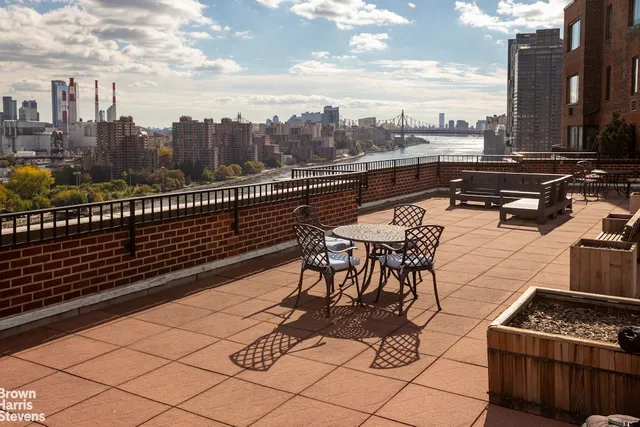 $669,000 | 55 East End Avenue, Unit 5F | Upper East Side