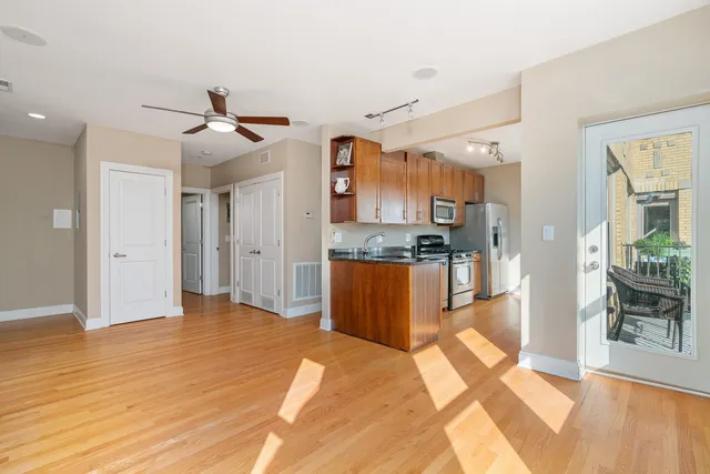 $2,800 | 2142 West Addison Street, Unit 3B, Chicago, IL 60618