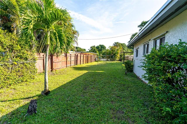 a view of outdoor space yard and porch
