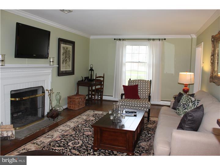 353 Old State Road Berwyn, PA 19312 - Photo 4 of 23 Living Room