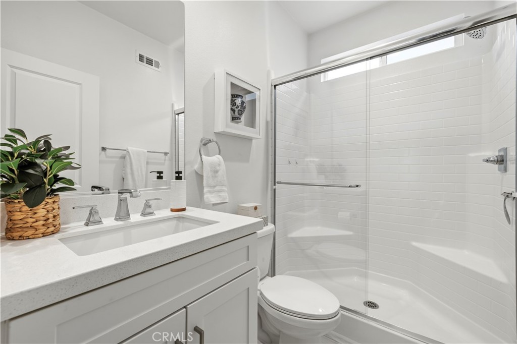 18135 Tableau Way Saugus, CA 91350 - Photo 17 of 43 NexGen Bathroom