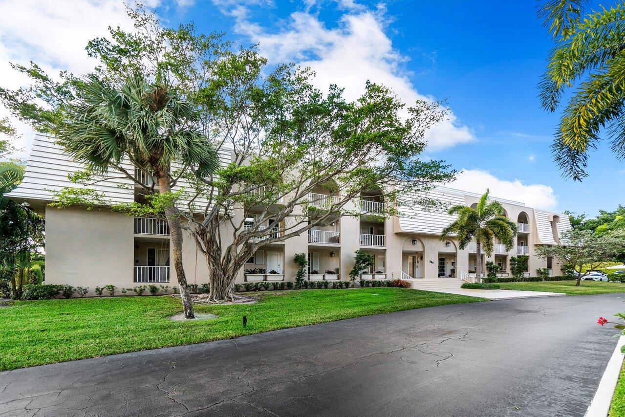765 Jeffery Street, Unit 201 Boca Raton, FL 33487 - Photo 3 of 37 003-765JefferyStreet-BocaRaton-FL-33487-
