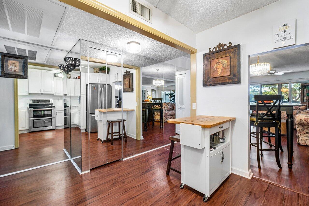 765 Jeffery Street, Unit 201 Boca Raton, FL 33487 - Photo 10 of 37 010-765JefferyStreet-BocaRaton-FL-33487-