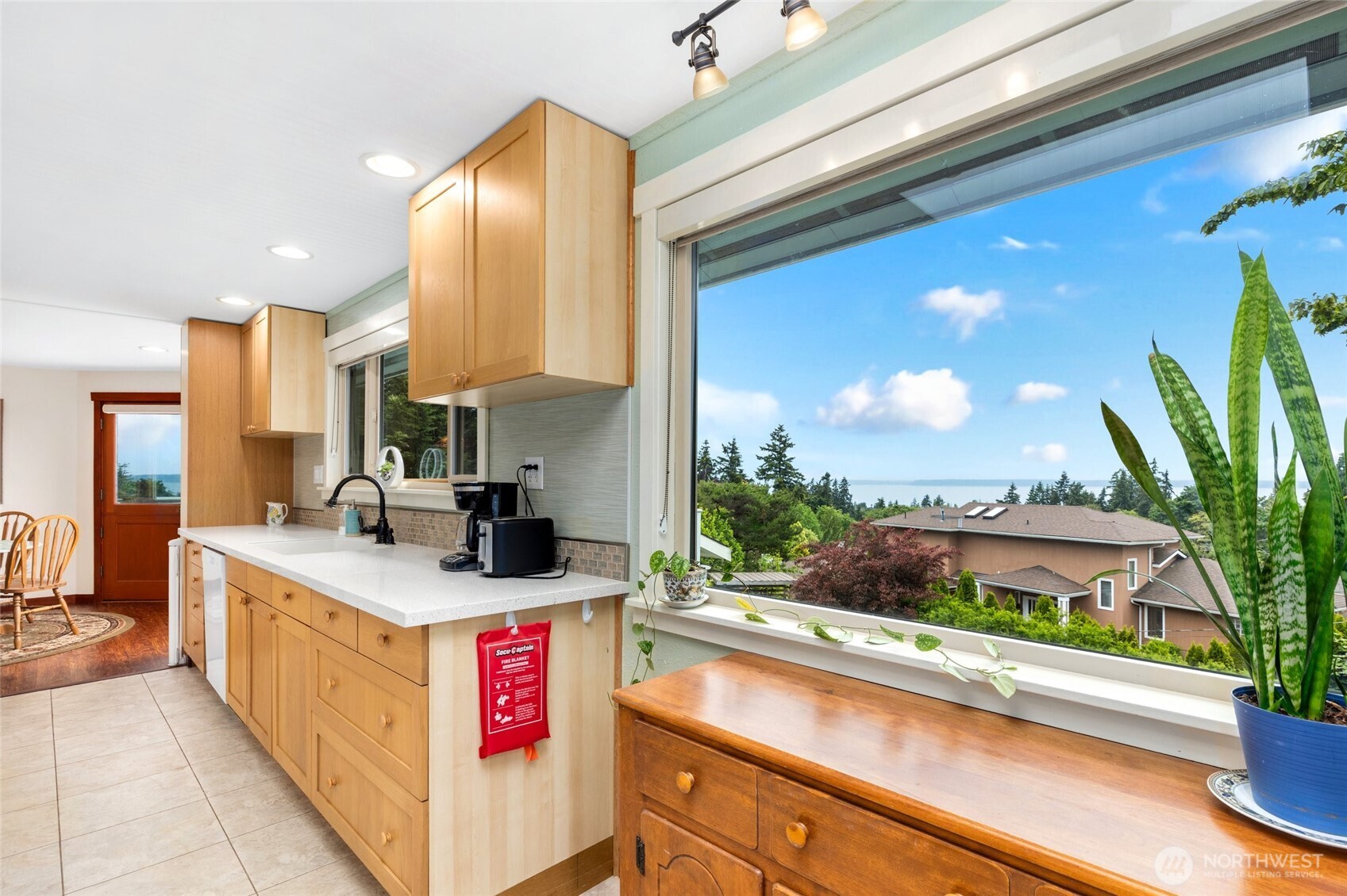 10320 Kay Way Mukilteo, WA 98275 - Photo 10 of 40
