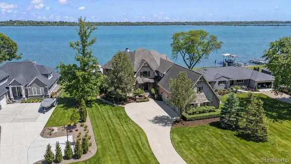 $1,890,000 | 28195 Elba Island Drive, Grosse Ile, MI 48138