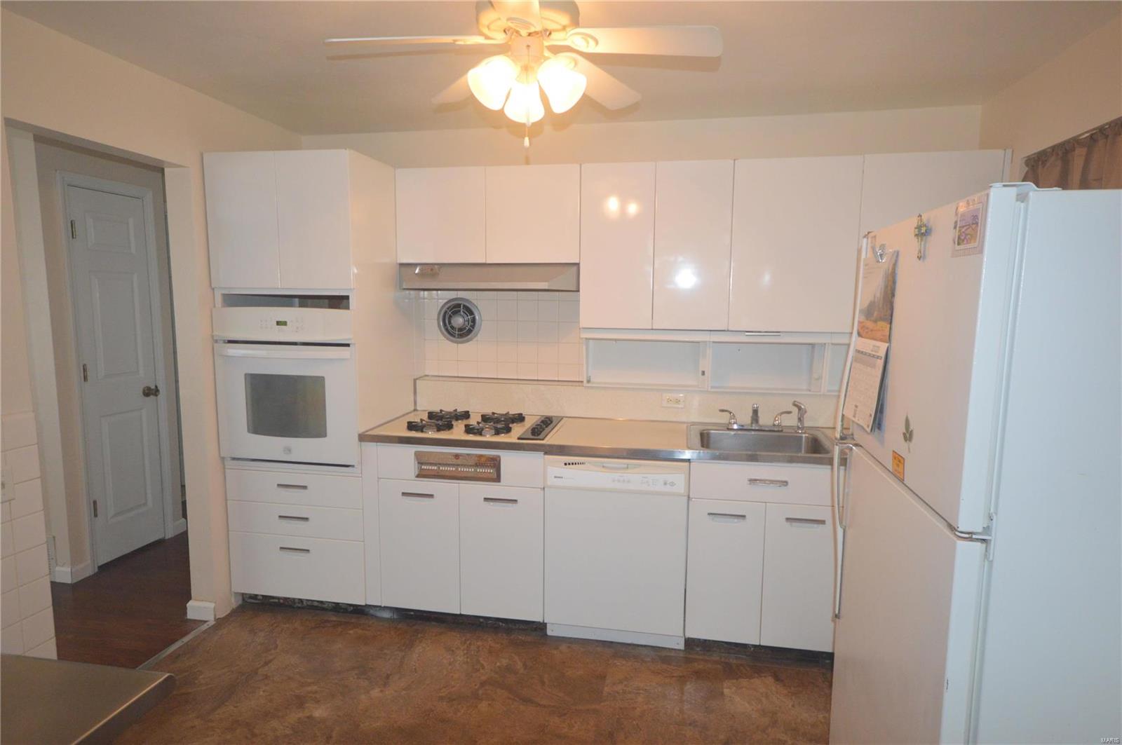 2268 Brown Road St. Louis, MO 63114 - Photo 17 of 23 Gallery Image 17