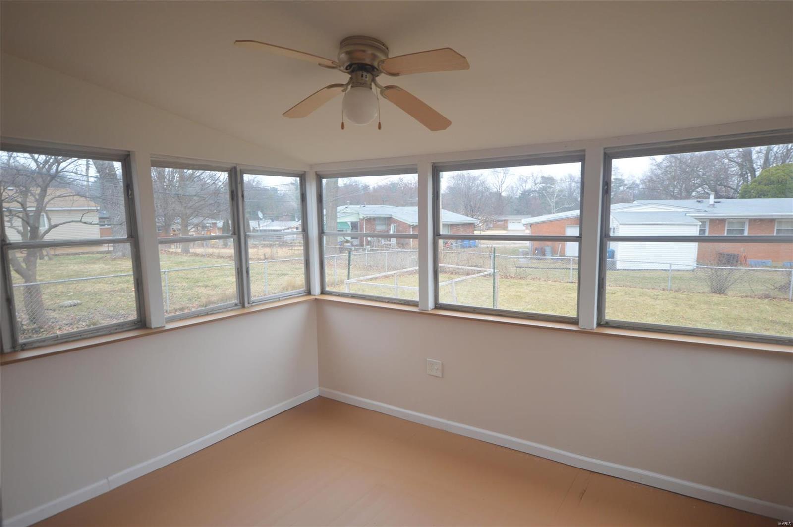 2268 Brown Road St. Louis, MO 63114 - Photo 19 of 23 Gallery Image 19
