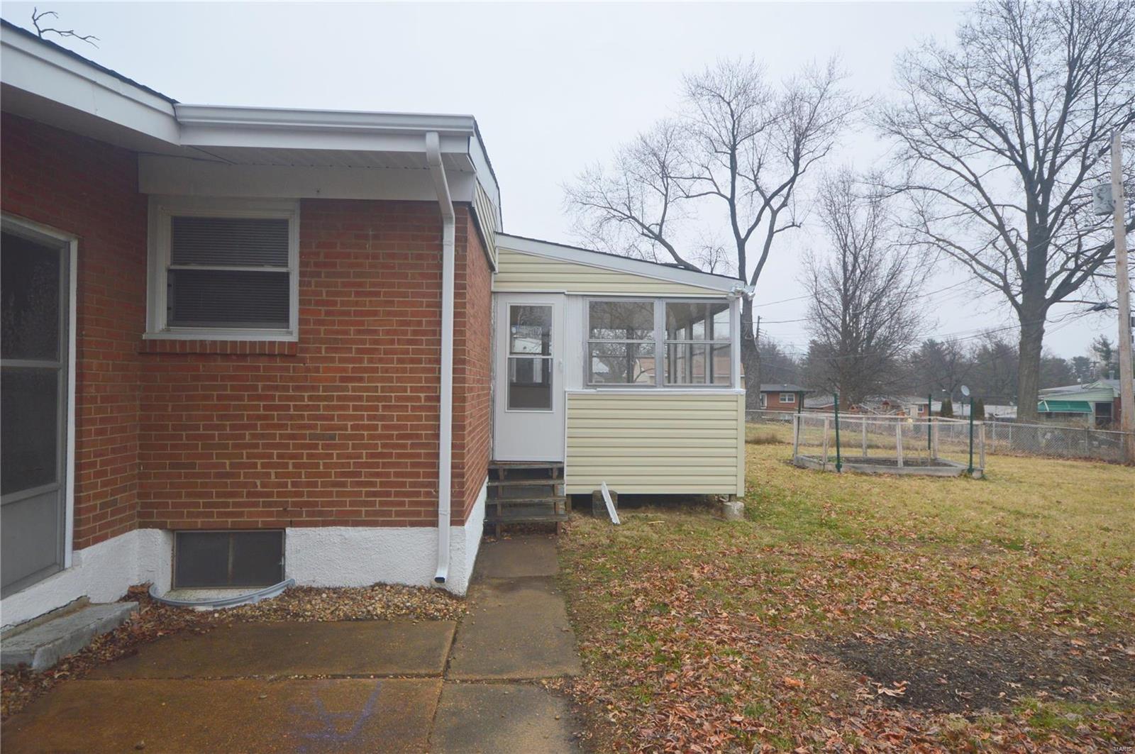 2268 Brown Road St. Louis, MO 63114 - Photo 4 of 23 Gallery Image 4