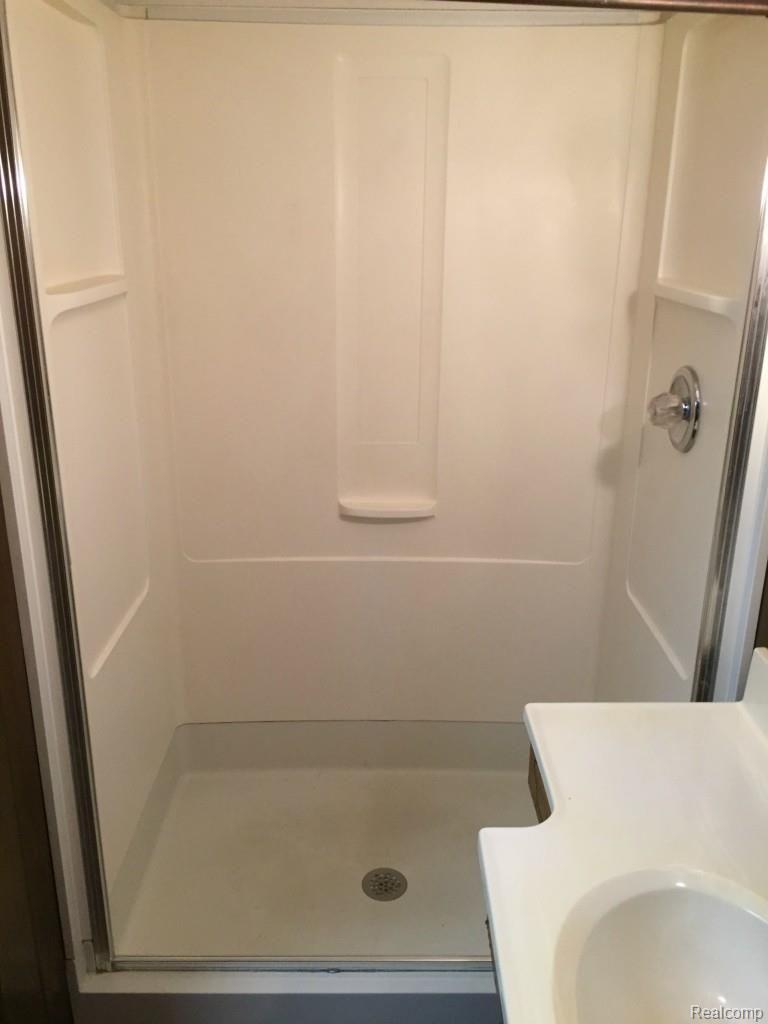 9725 Middlebelt Road Livonia, MI 48150 - Photo 17 of 22 Basement Shower
