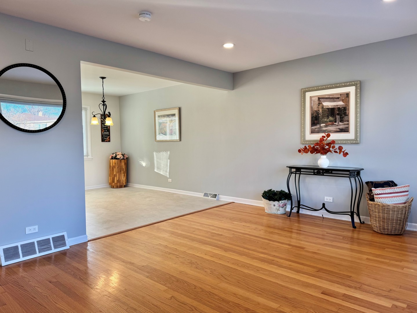 1411 Anthony Road Wheeling, IL 60090 - Photo 5 of 37