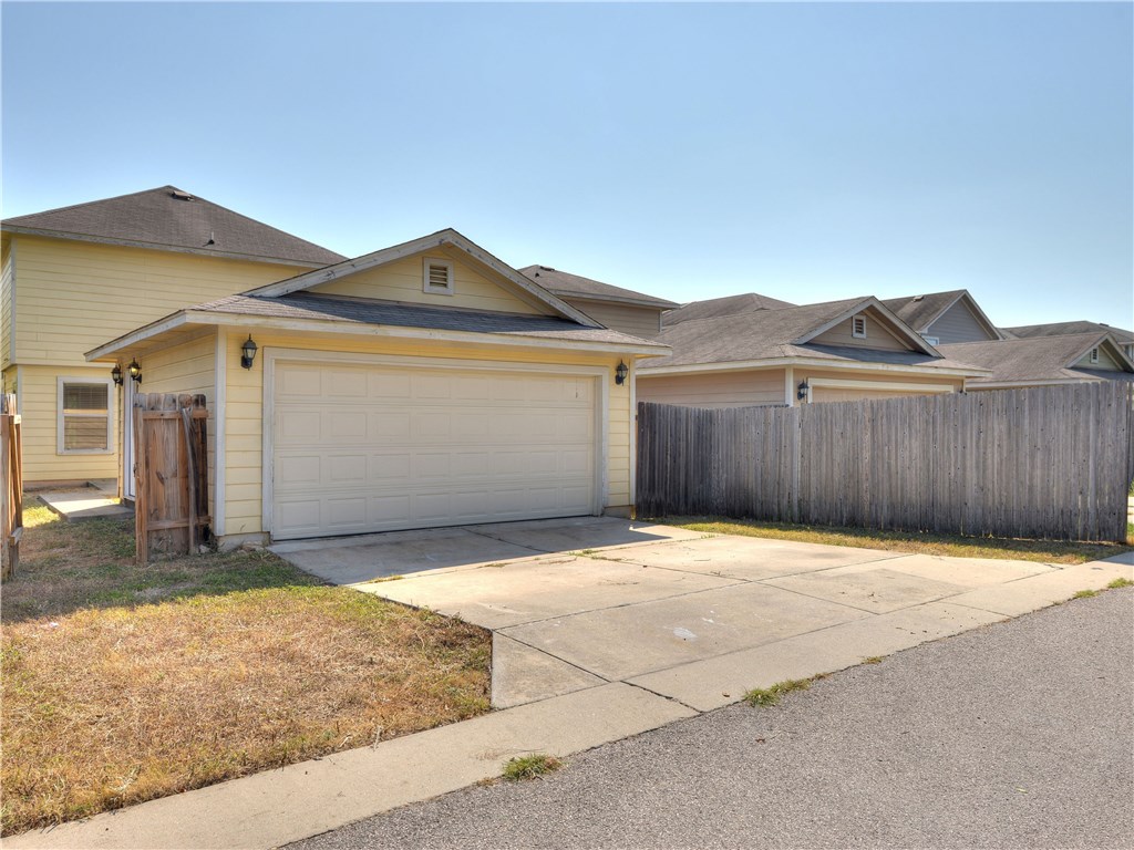 9212 Rowlands Sayle Road Austin, TX 78744 - Photo 12 of 35 Gallery Image 12