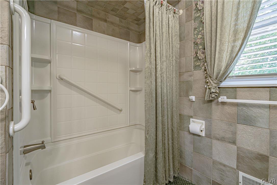 694 Bok Road Nazareth, PA 18064 - Photo 23 of 44 a bathroom with a bathtub