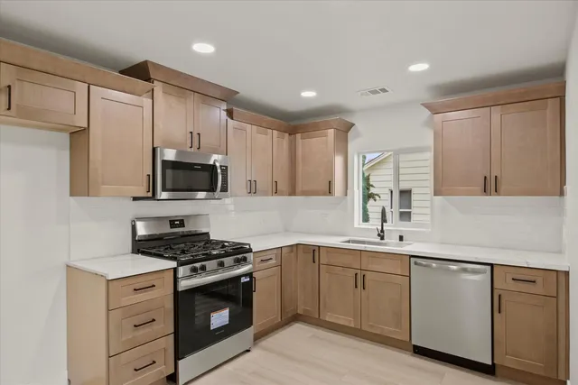 $299,000 | 811 Francis Way, Yuba City, CA 95991