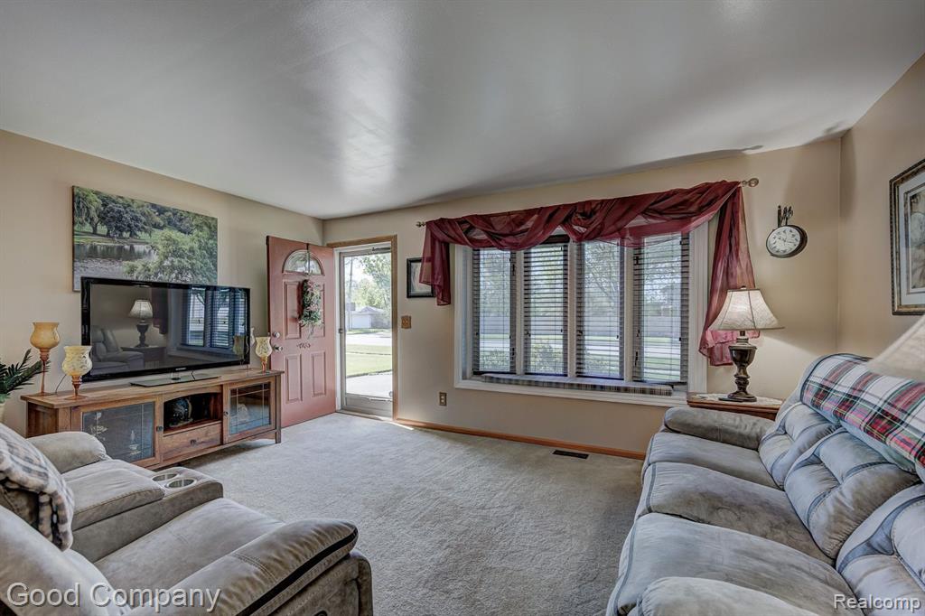 4615 Frazho Road Warren, MI 48091 - Photo 2 of 38