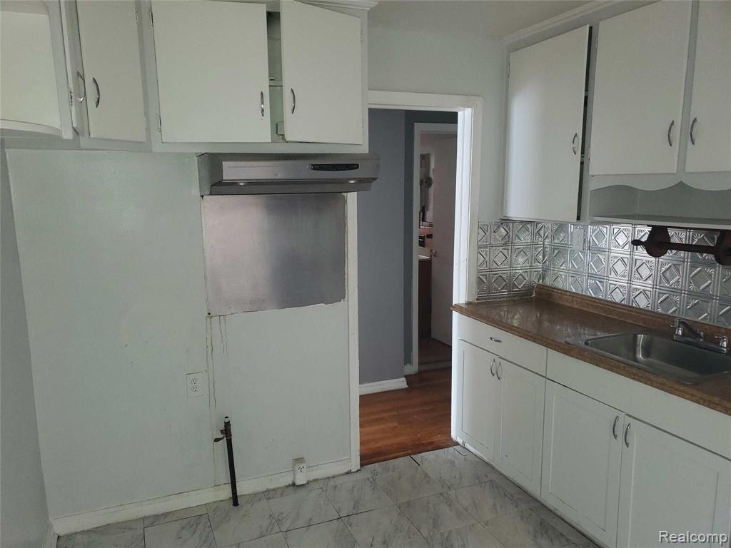 20651 Moross Road Detroit, MI 48224 - Photo 6 of 21