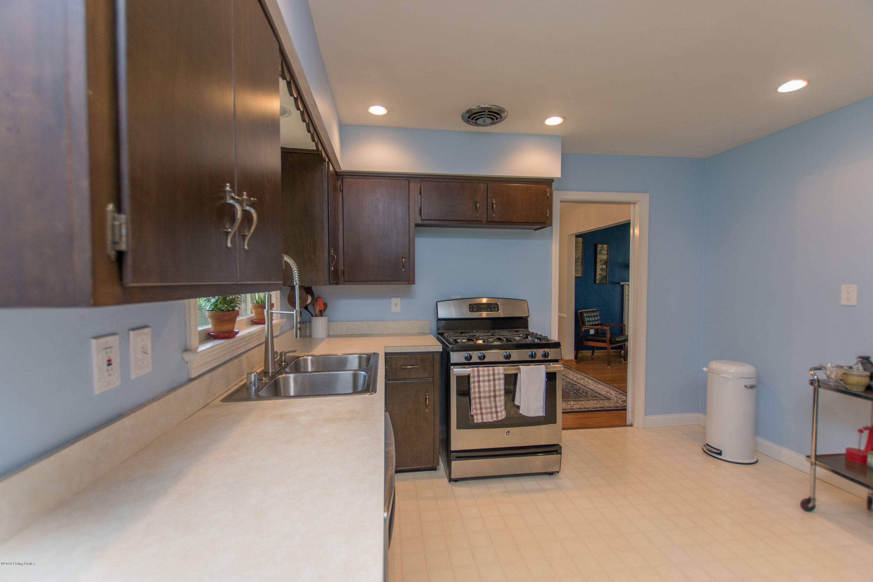 4247 Darbrook Road Louisville, KY 40207 - Photo 10 of 57 4247 Darbrook Rd Kitchen (4)