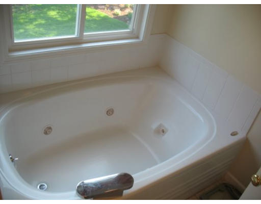 16 Country Hill Road Cumberland, RI 02864 - Photo 5 of 16 a bathroom with a tub