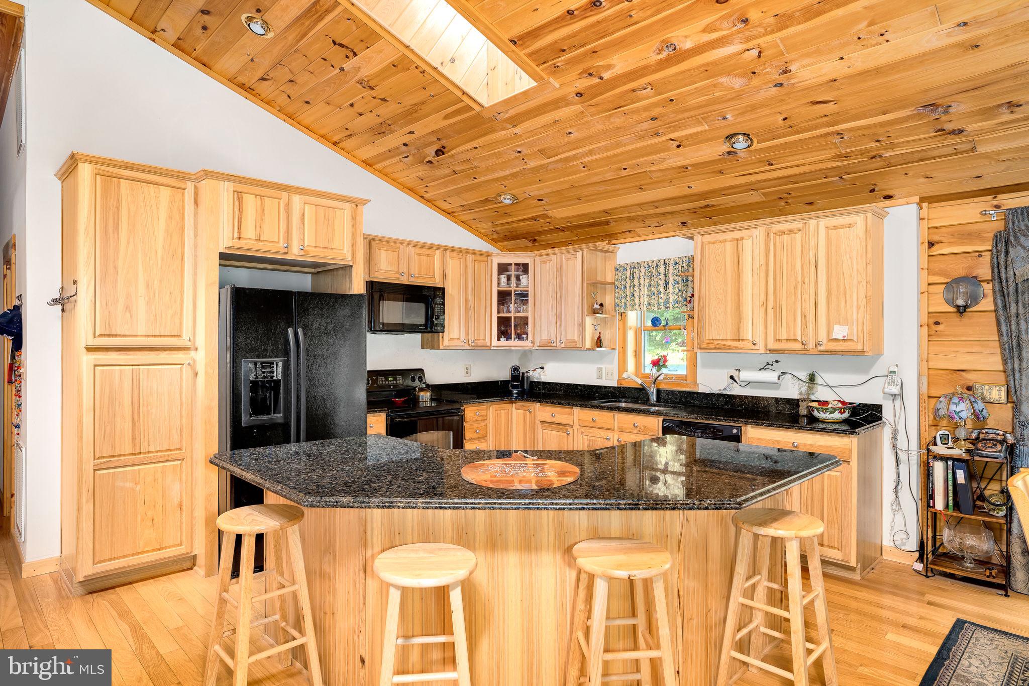 938 Fetchett Road Bentonville, VA 22610 - Photo 7 of 29 Kitchen Island with seating