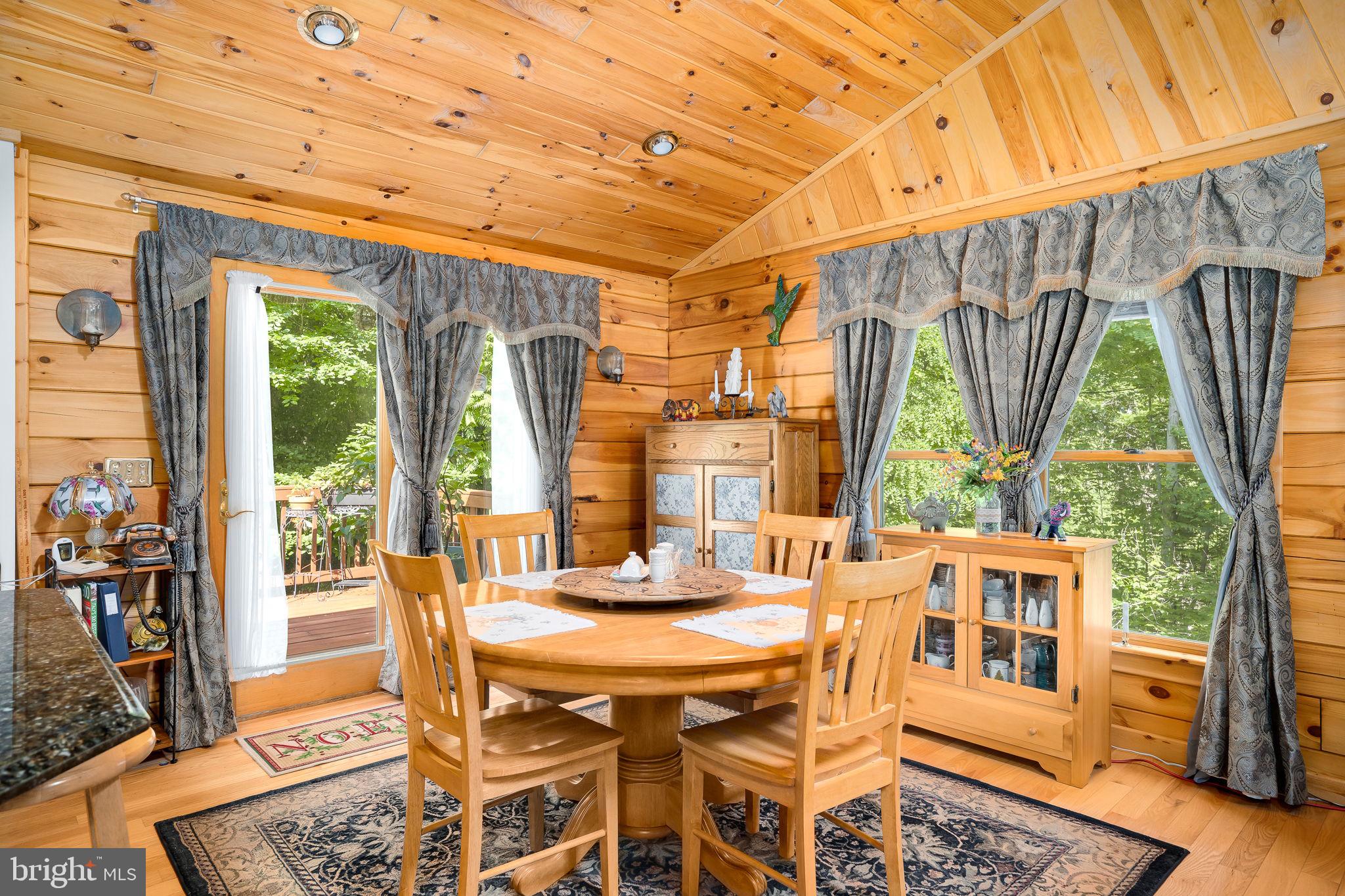 938 Fetchett Road Bentonville, VA 22610 - Photo 8 of 29 Dining area