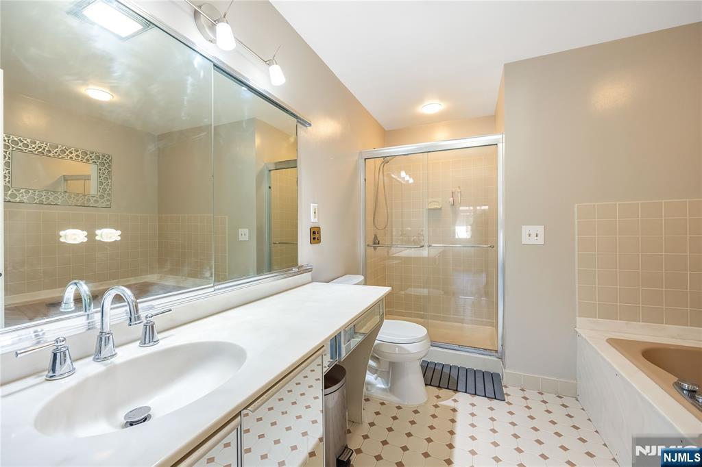 300 Gorge Road, Unit 8 Cliffside Park, NJ 07010 - Photo 19 of 32