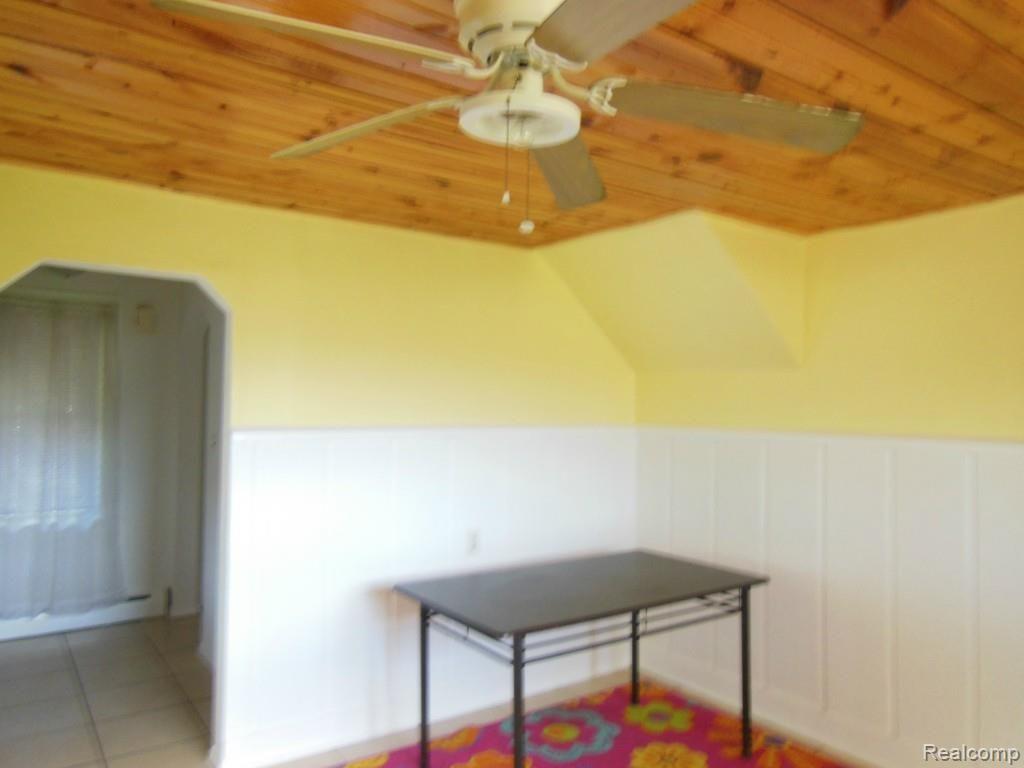 30420 Pennsylvania Road Romulus, MI 48174 - Photo 9 of 32 DSCN1478.jpg